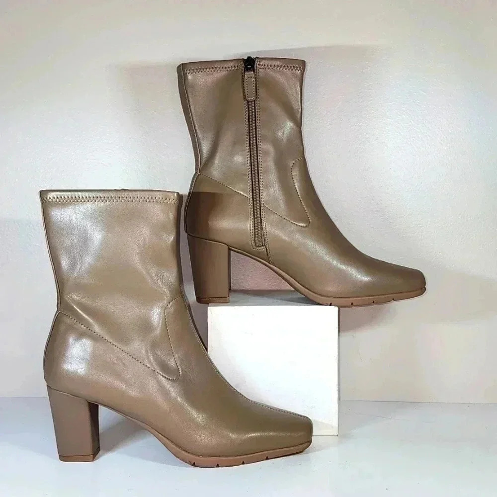 Aerosoles Cinnamon booties size 9